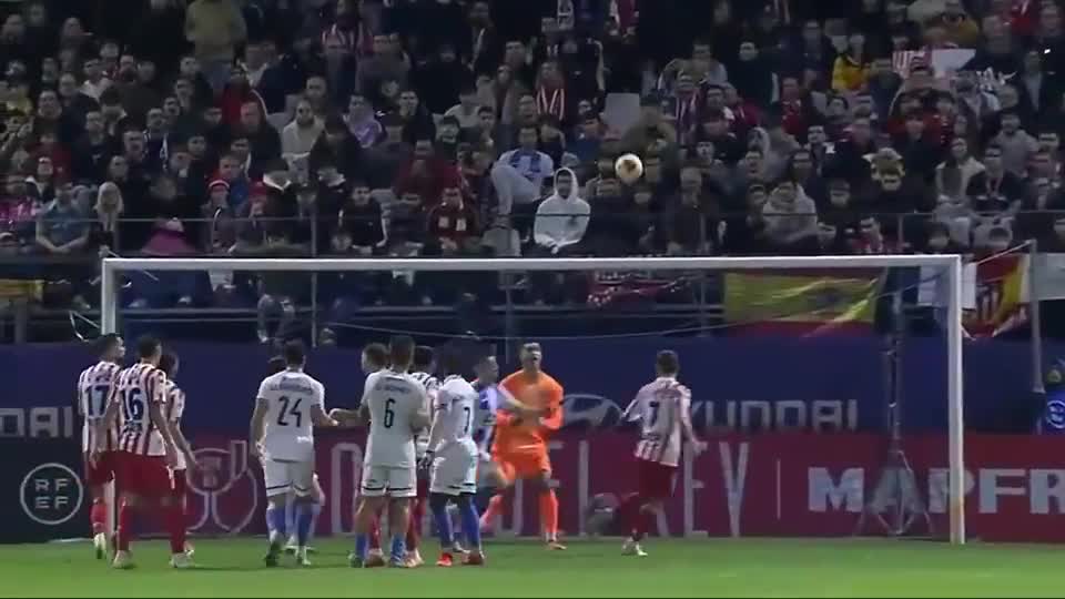 砸地头球破门，梅西打进职业生涯的第896球