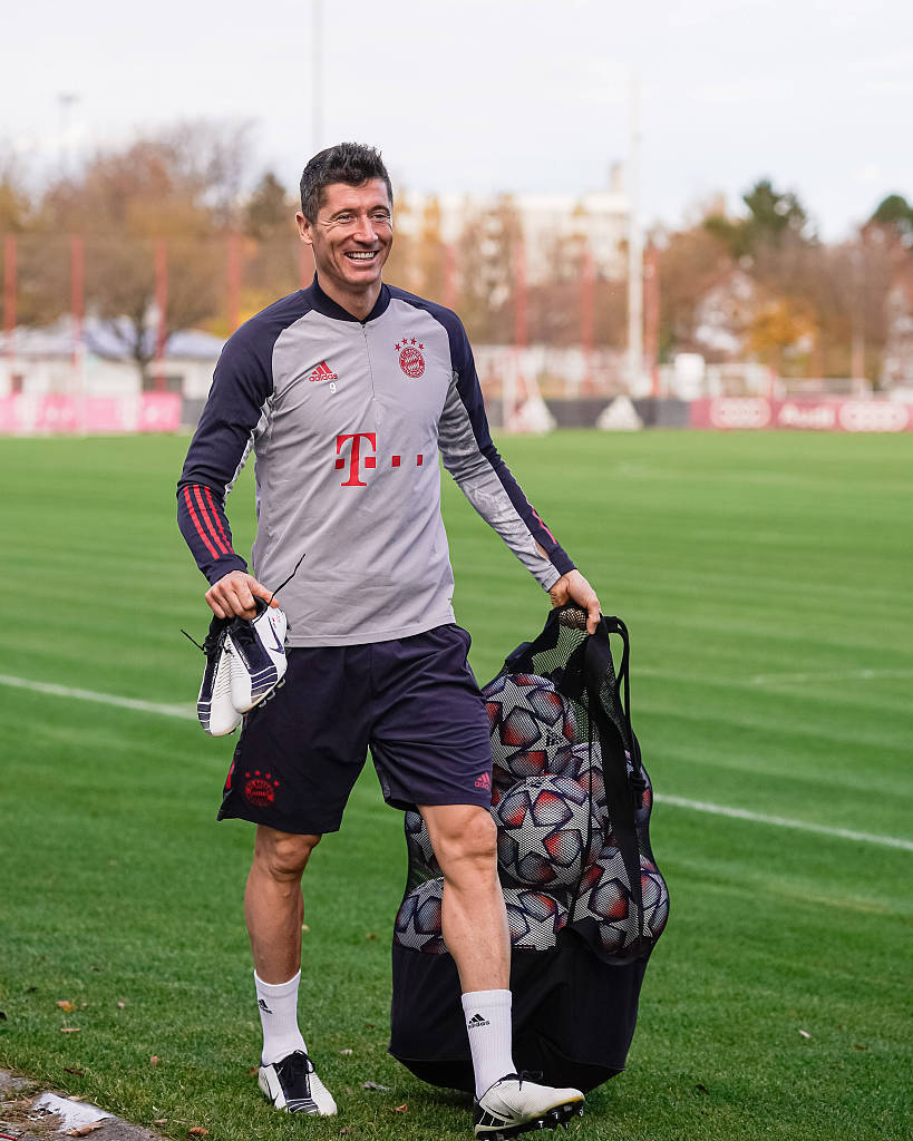 3-0！14亿豪门终结3连平紧追领头羊 神锋两记世界波15轮狂轰16球